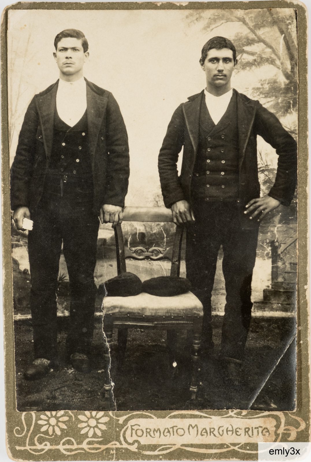 1917: Efisio Orrù con l’amico Pasquale Carta di Silì
