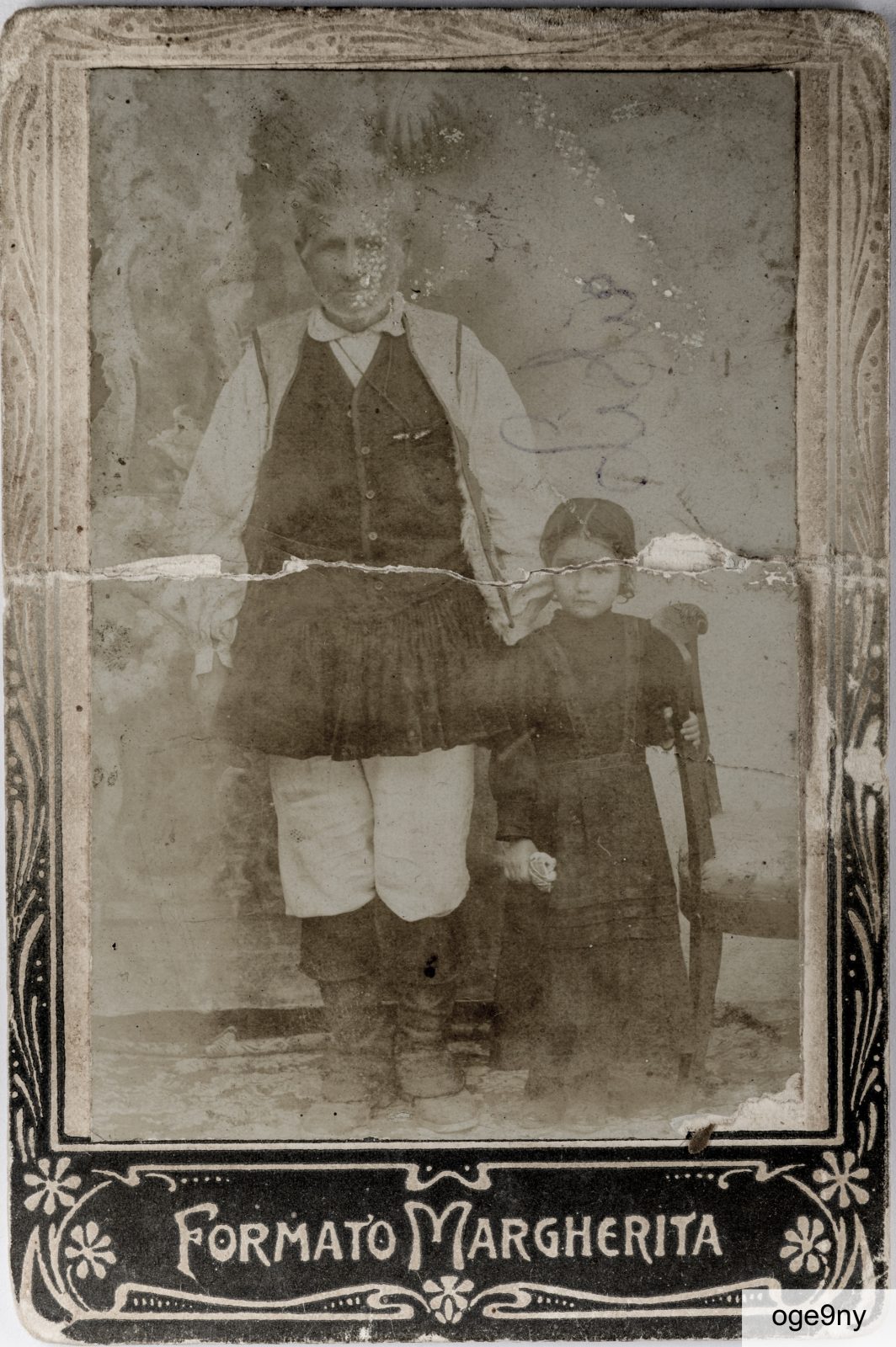 1917: Eleonora Orrù (1911-1995) con il nonno Giuseppe Orrù noto Peppi (1852-1928)