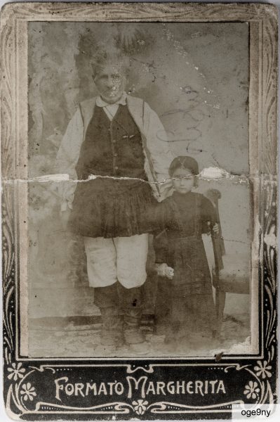 1917: Eleonora Orrù (1911-1995) con il nonno Giuseppe Orrù noto Peppi (1852-1928)