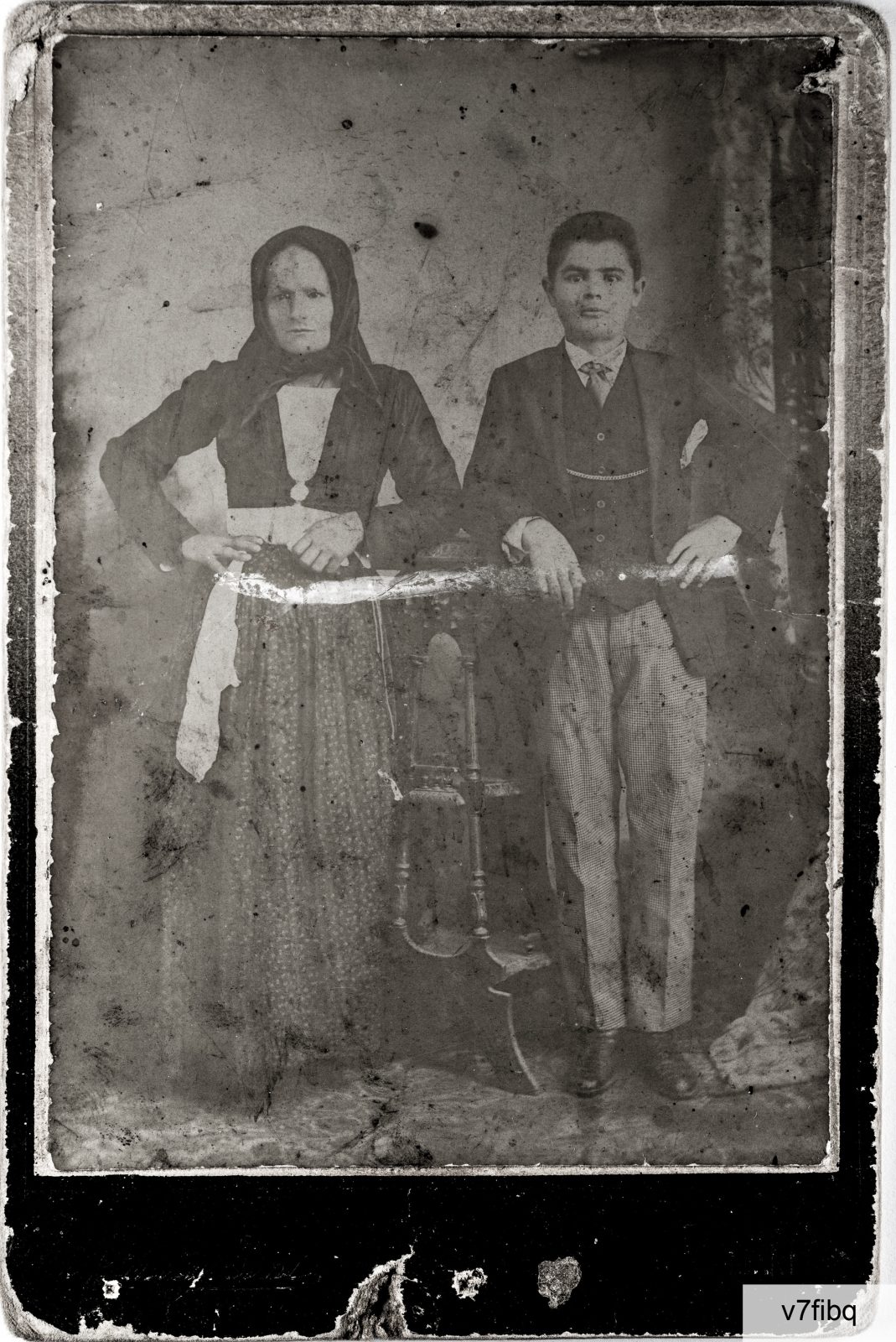Anni Dieci del Novecento: Giuseppa Corongiu nota Giuseppina (1874-?) e il nipote Luigi Marras (1897-1935)