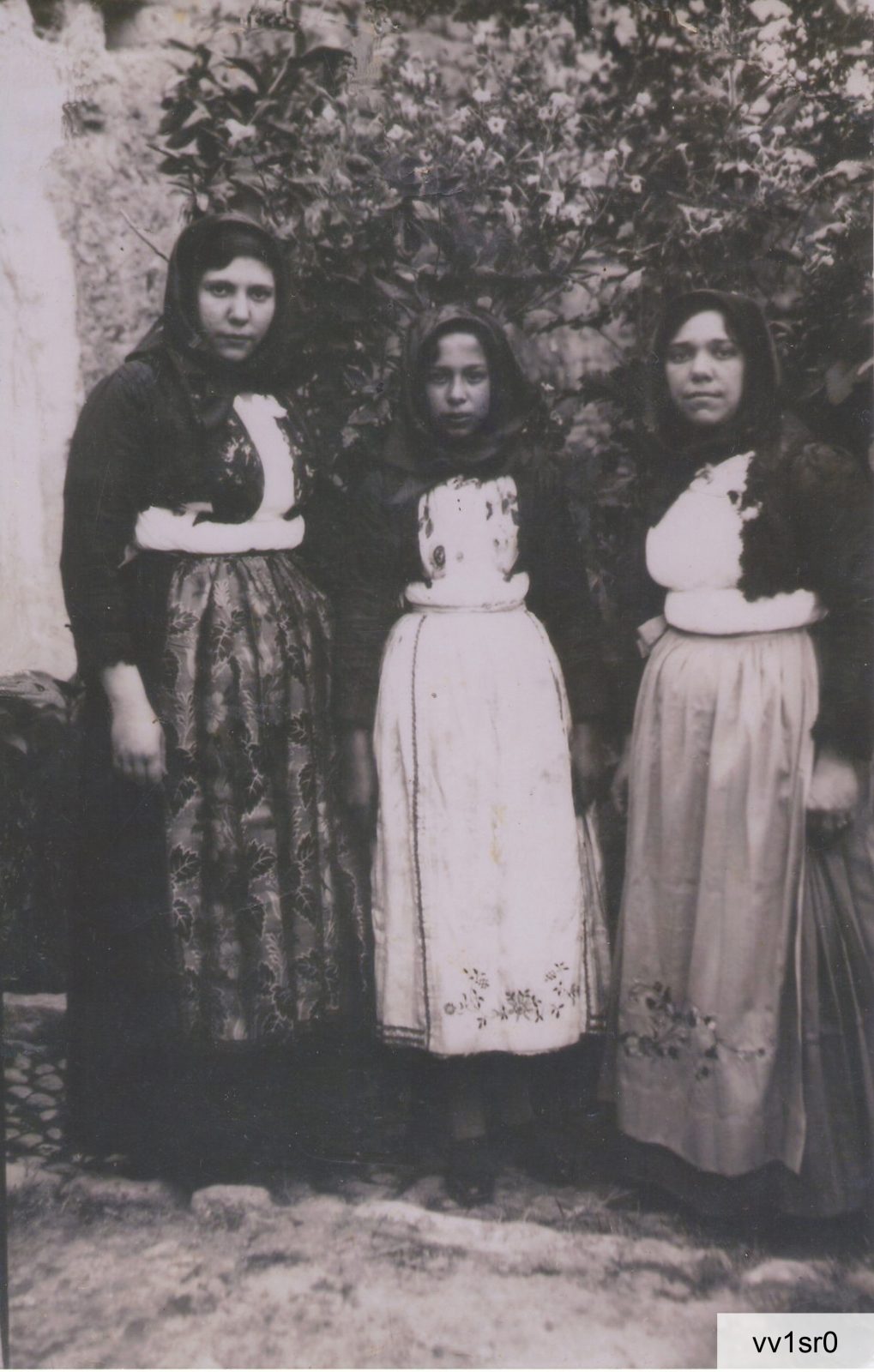 Anni Trenta del Novecento: le cugine Nella Paulesu (1919-1989), Greca Lai (1923-1991) e Angelina Paulesu (1905-1991)
