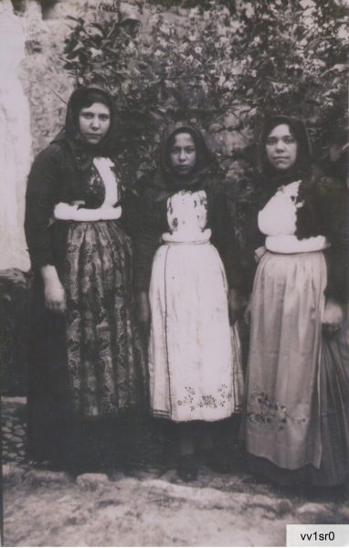 Anni Trenta del Novecento: le cugine Nella Paulesu (1919-1989), Greca Lai (1923-1991) e Angelina Paulesu (1905-1991)