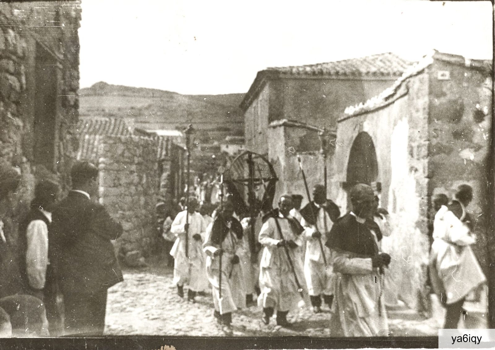 Villaurbana, prima metà del Novecento, processione religiosa